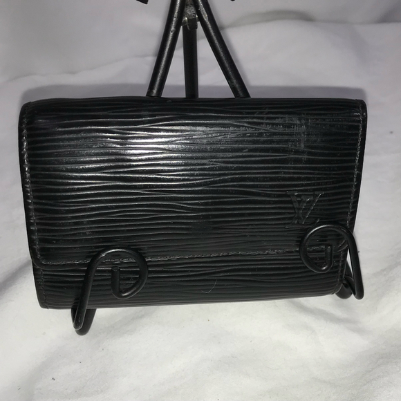 Louis Vuitton Black Epi Leather 6 Ring Key Holder